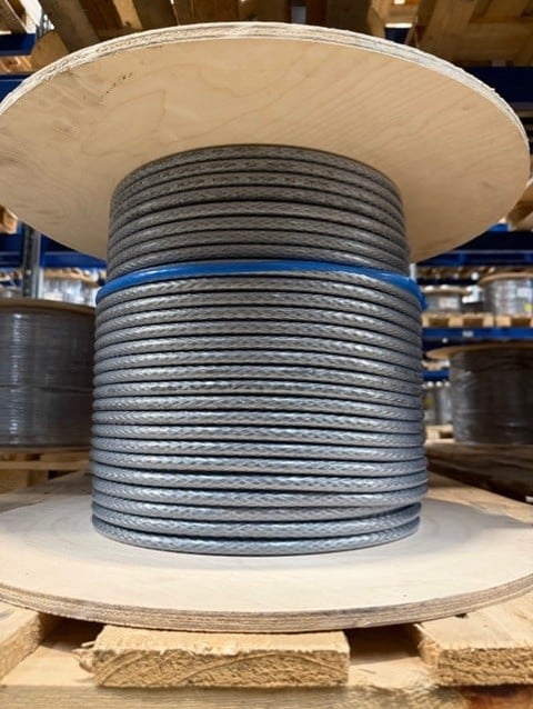 Industrial spool of steel wire rope with wooden base plate and blue band marker